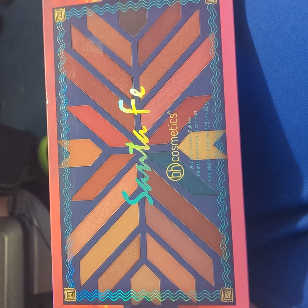 Bh cosmetics Santa Fe palette with mirror